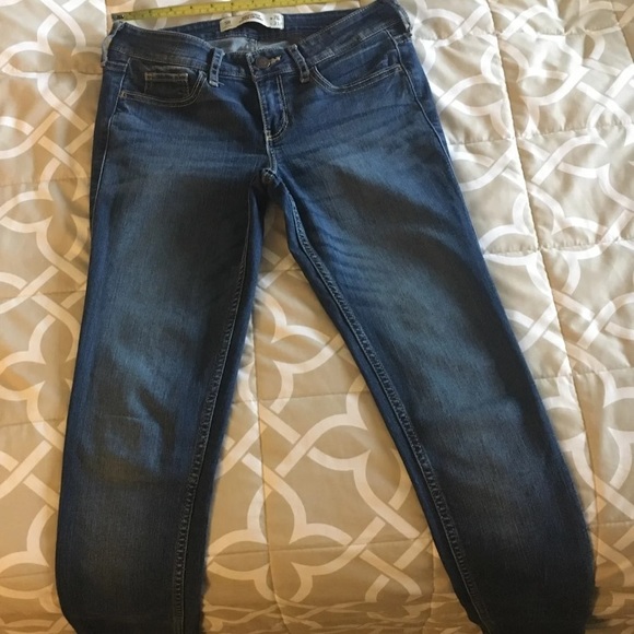 Size 3R Hollister Jeans - Picture 4 of 5